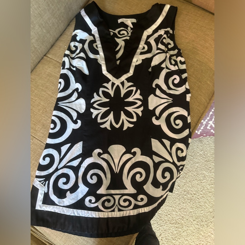 Charlotte Russe black & white tunic.